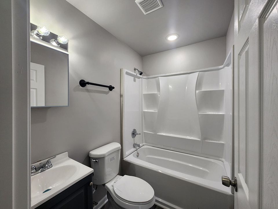 1st image of 3902 N Grand Ave APT 4