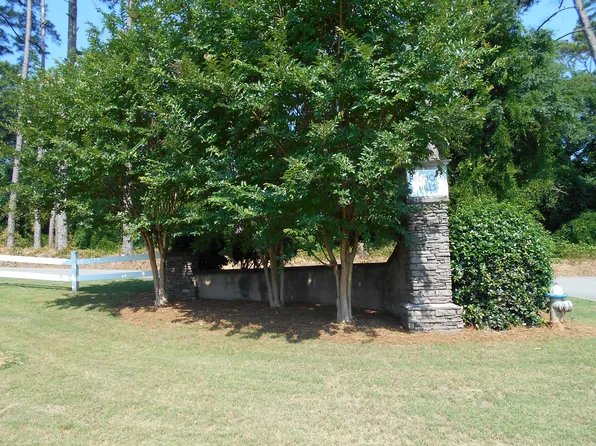 112 Belmont Park Dr, Commerce, GA 30529