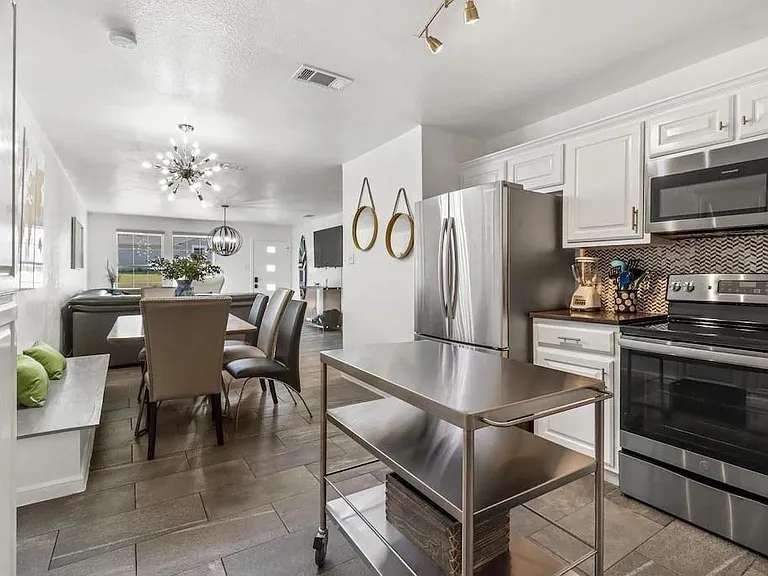 3606 Kayewood Dr — Photo 4