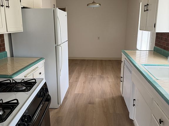 3rd image of 204 S Ranch St