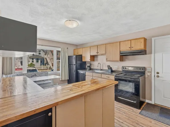 157 Maplewood Ave, Gloucester, MA 01930