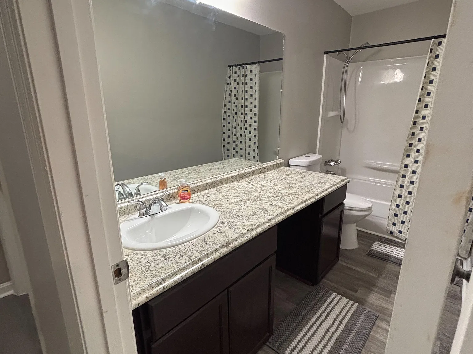 4 bed, 2.0 bath, 1500 sqft, $888 — Photo 4