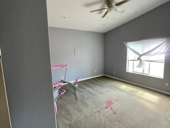 5th image of 18284 Live Oak St