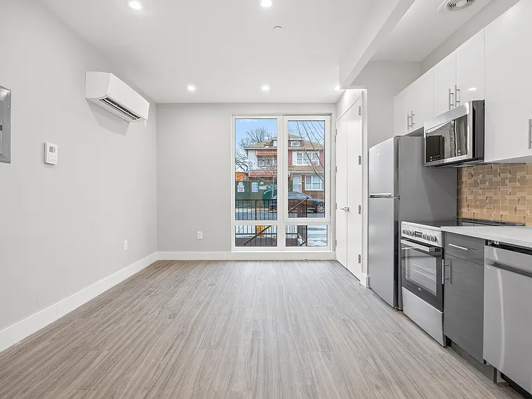 318 E 32nd St #1A — Photo 5