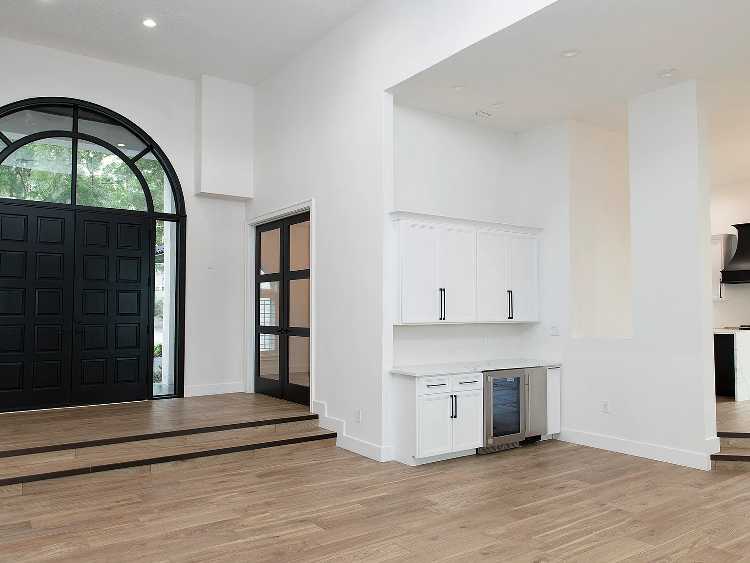 3 bed, 2836 sqft, $15,000 — Photo 3