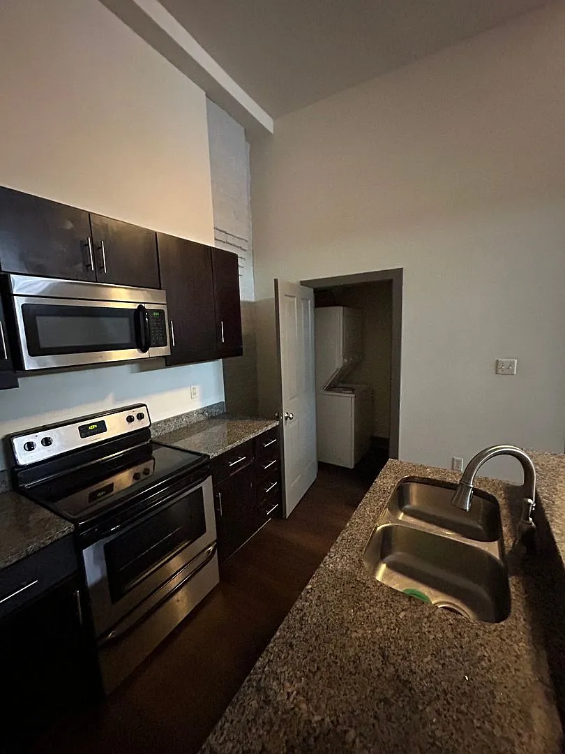 1100 Hull Street Apartments — Photo 2