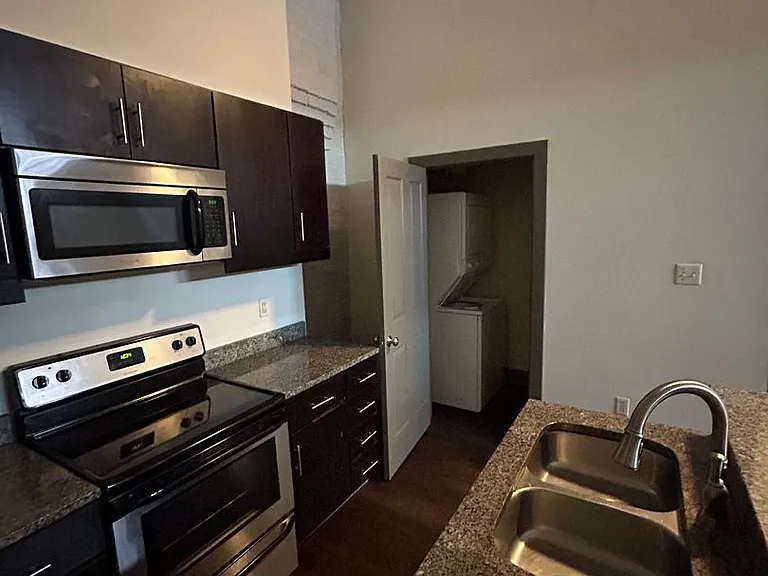 1100 Hull Street Apartments — Photo 8