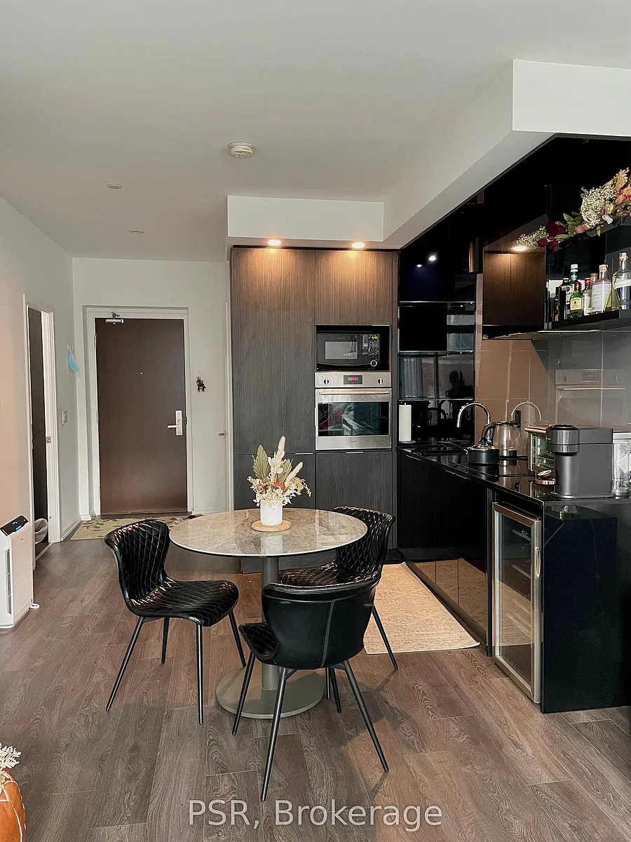 Photo 2 of 15 - 70 Temperance St #2707 - Toronto, ON Building Photo - 70 Temperance St #2707