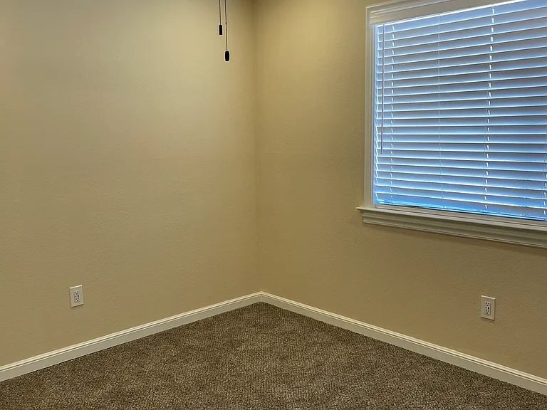 423 Kinsmill Ct — Photo 17