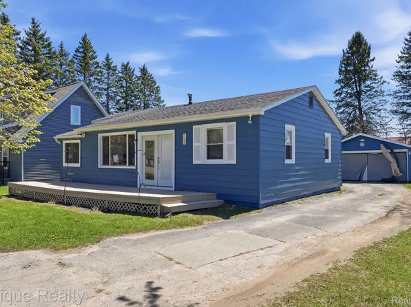 7520 Sunset Blvd, Lexington, MI 48450