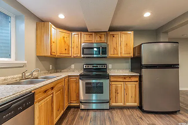 2 bed, 1010 sqft, $1,500 — Photo 3