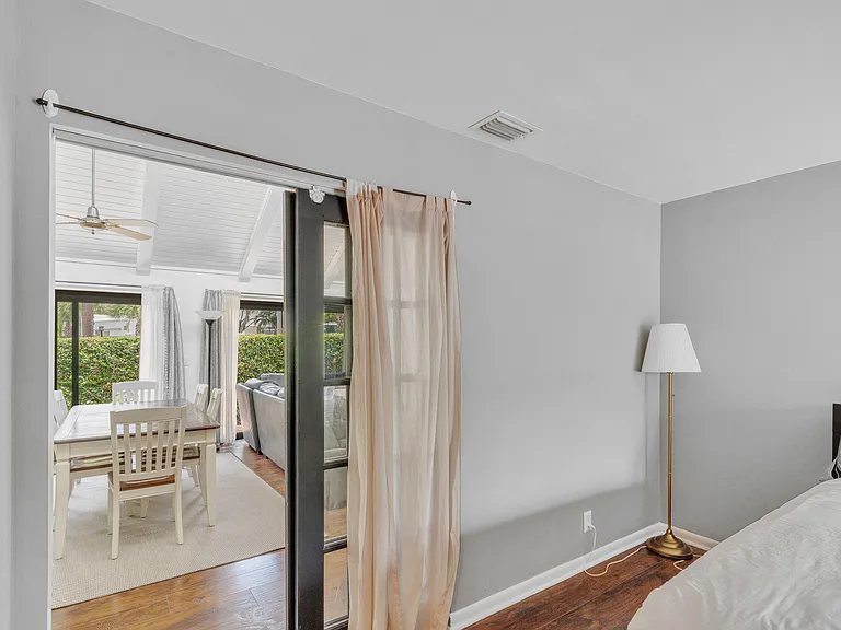235 NW 15th St — Photo 26
