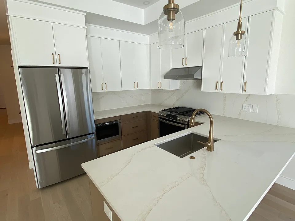 30 Swan Ave #1