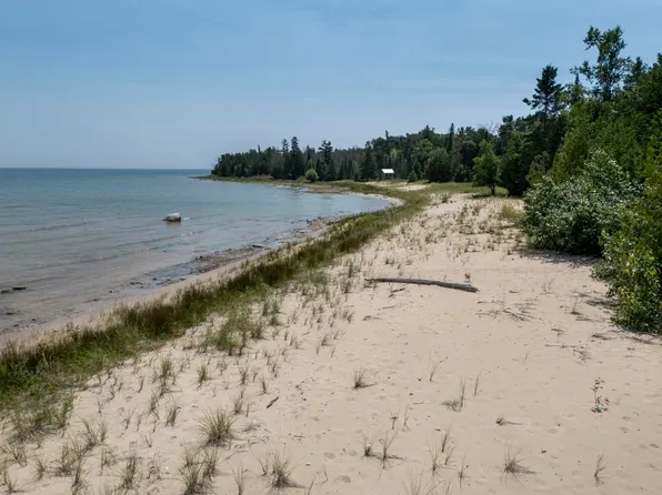 Jewell Dr, Beaver Island, MI 49782
