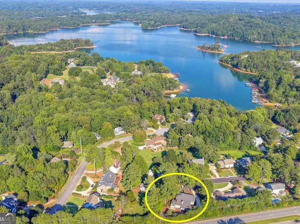 2859 Village Ct, Gainesville, GA 30506