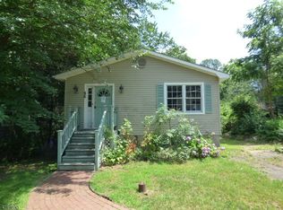 46 Old Coach Rd, Vernon, NJ 07462
