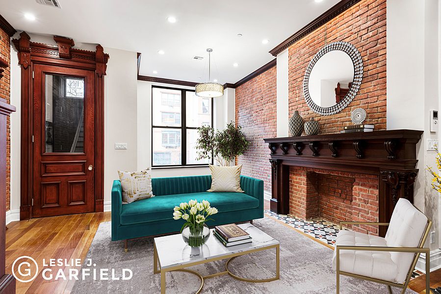 1st image of 246 W 121st St