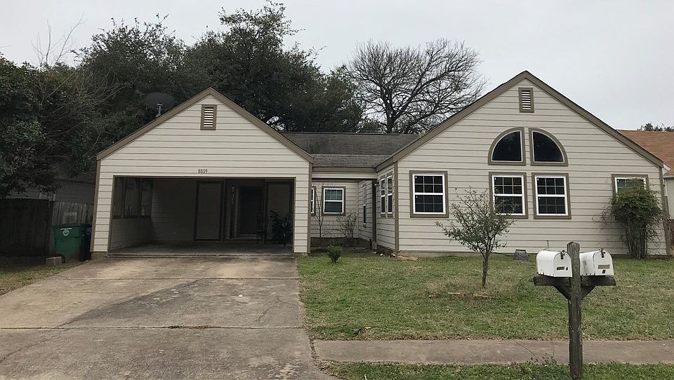 1st image of 8809 Pineridge Dr #A