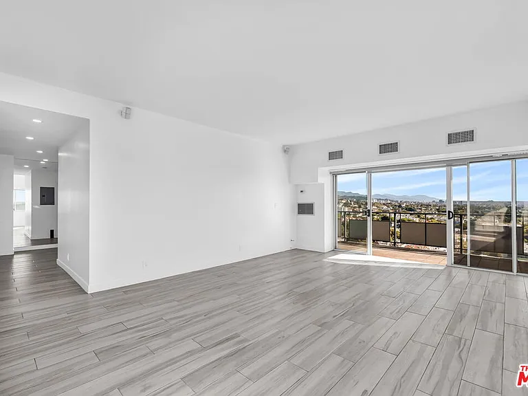 1155 N La Cienega Blvd #1106 — Photo 4