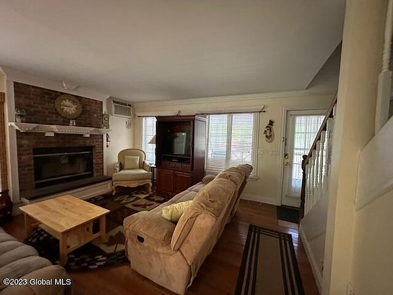 4th image of 1346 N North Gore Road