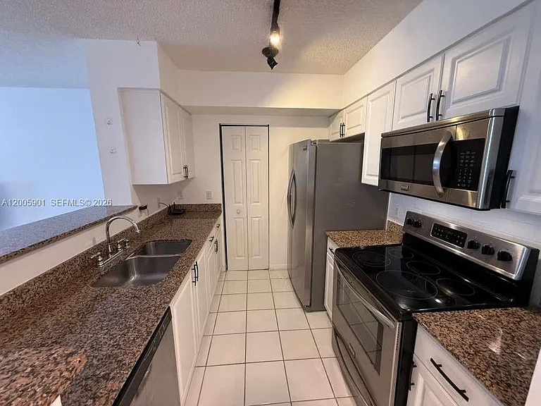 1155 Brickell Bay Dr #606 — Photo 9