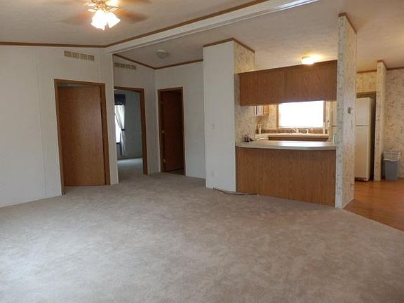 4th image of 745 W 4th St