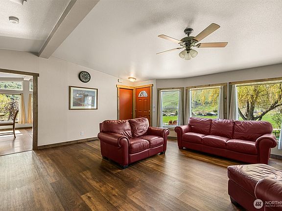 5th image of 61 Twin Ponds Lane