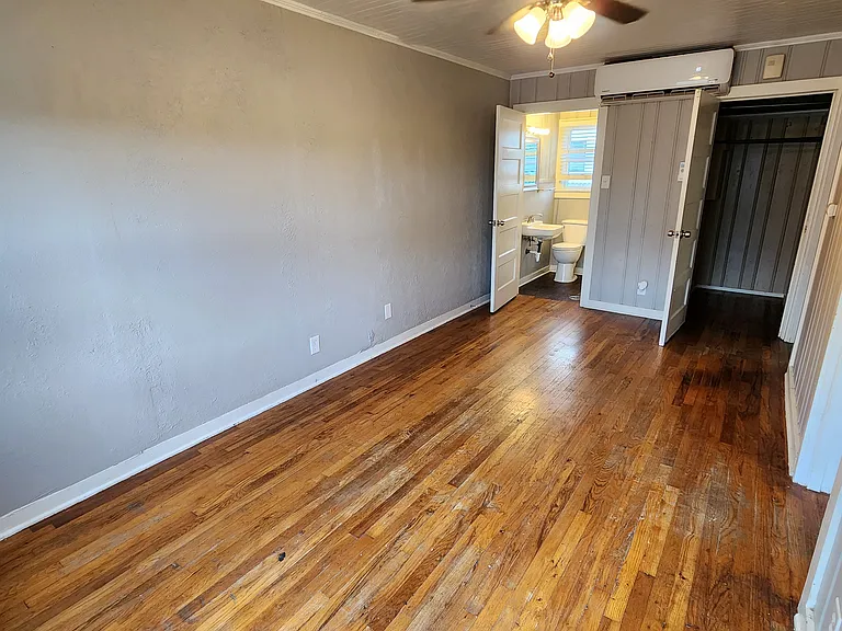 2300 W Lowden St — Photo 5