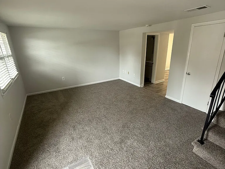 Longview — Photo 110