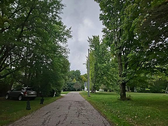 4th image of 310 Lord Ave