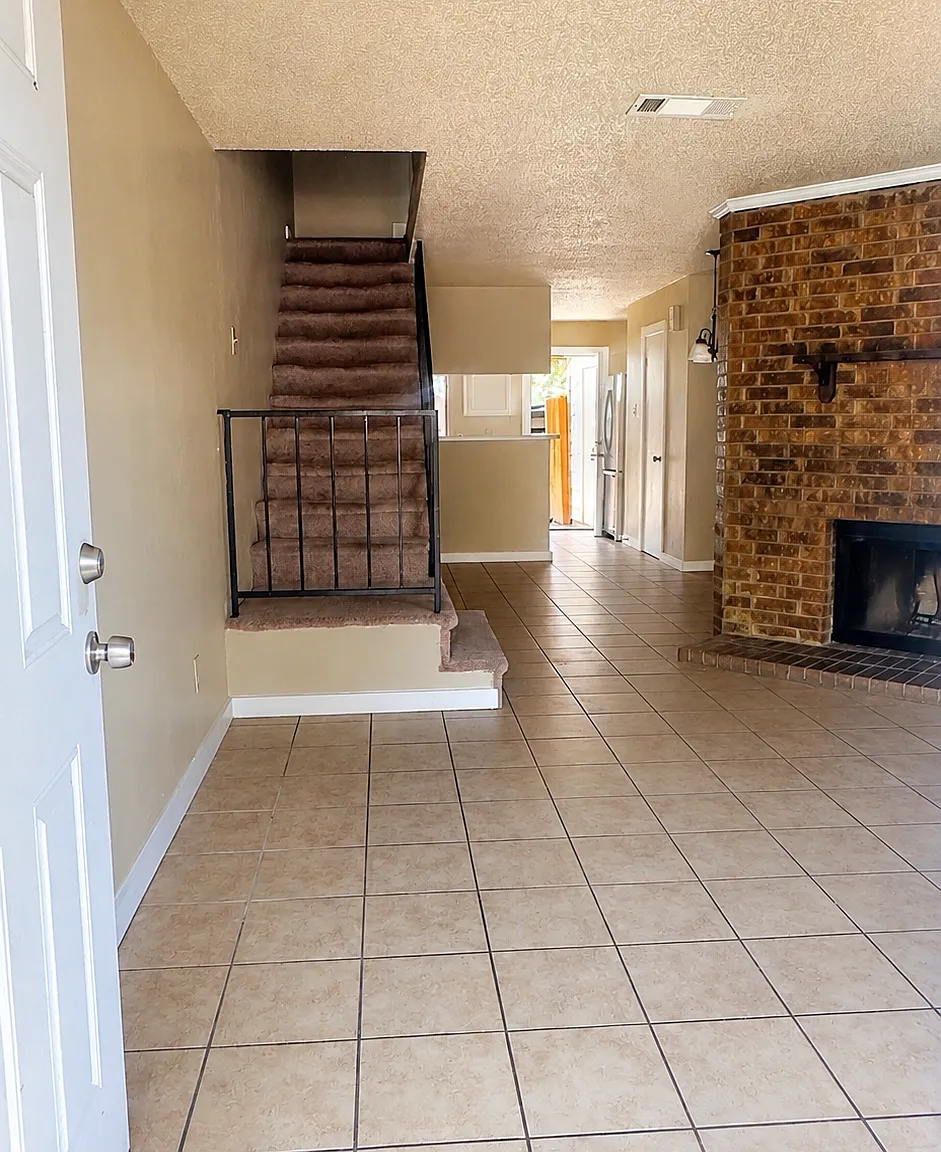 2 bed, 1.5 bath, 1100 sqft, $1,700 — Photo 3