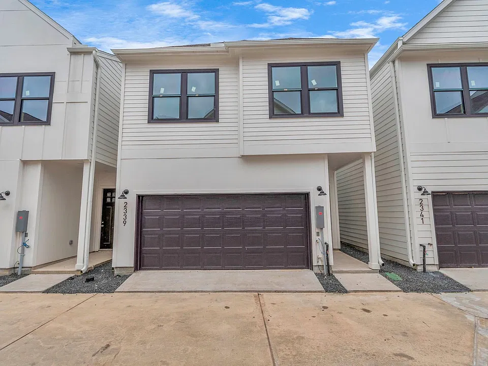 2339 Hoskins Dr