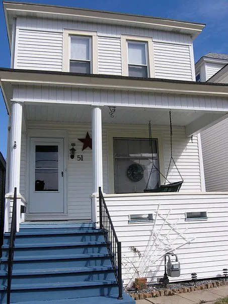 51 Lynwood Ave photo 1