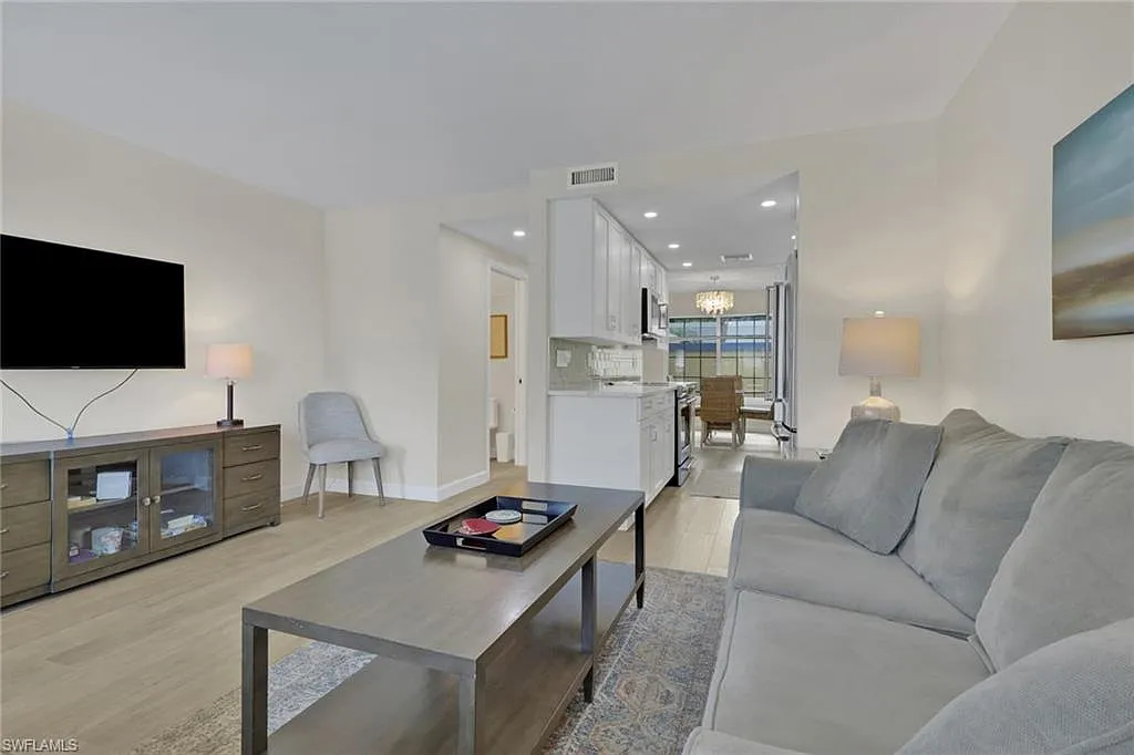 2 bed, 2.5 bath, 978 sqft, $12,000 — Photo 3