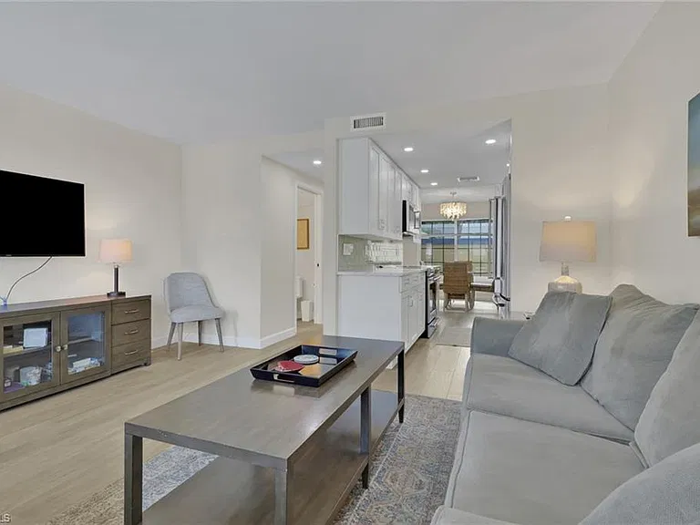 230 3rd Ave S #4 — Photo 3