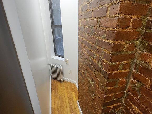 4th image of 529 W 48th St APT 8