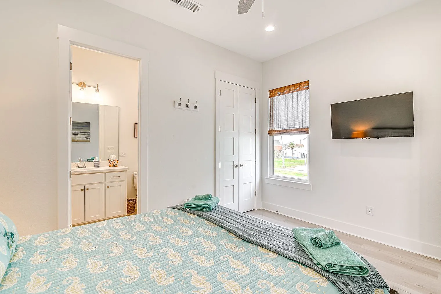 3 bed, 2.0 bath, 1323 sqft, $6,583 — Photo 4