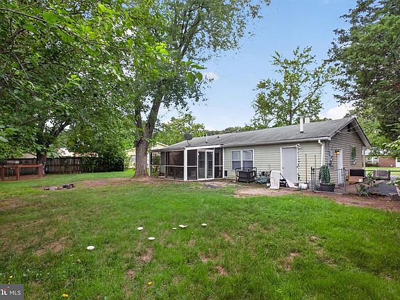 3rd image of 306 Tompkins Ln