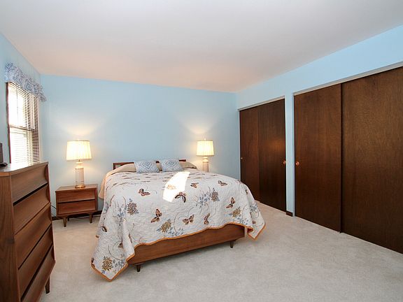 5th image of 7S556 Creek Dr