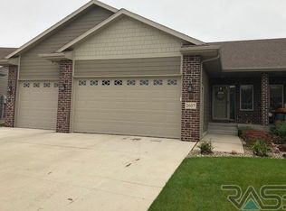 2607 E Whisper Trl, Sioux Falls, SD 57108