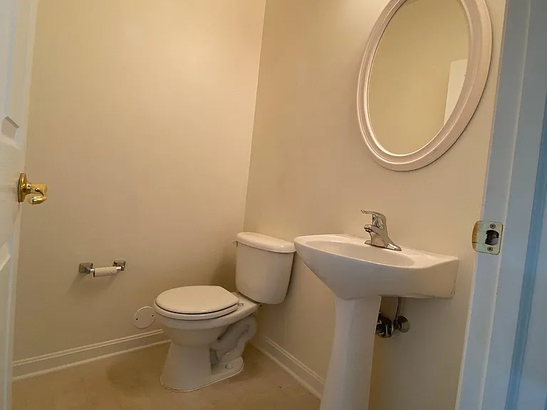 106 Amber Ln — Photo 2