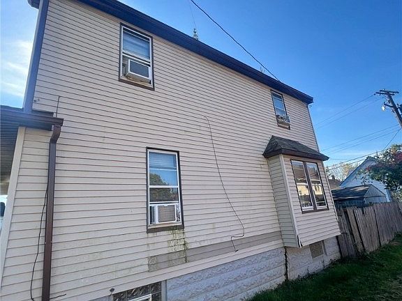 3rd image of 918 E 130th St