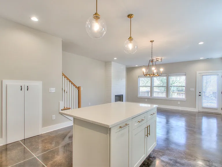 921 Spain Ave — Photo 8
