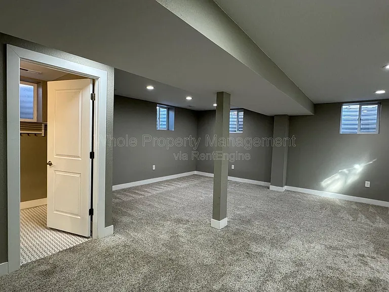102 S Newton St — Photo 24