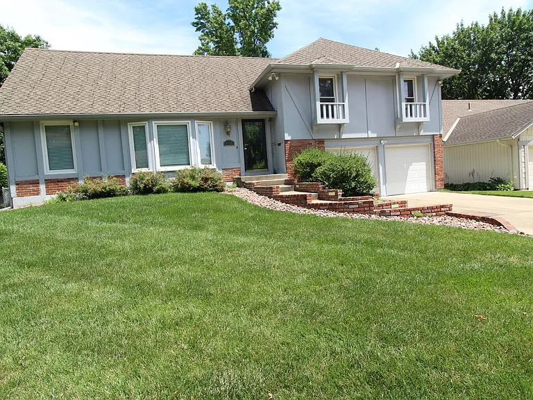 9913 Perry Dr — Photo 3
