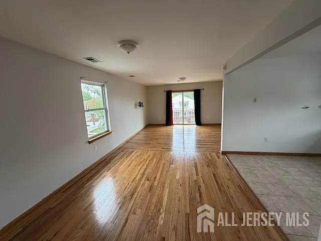 Building Photo - 817 Jackson Ave