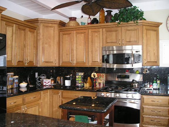 CUSTOM KITCHEN