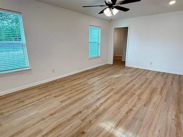 800 Old Thorndale Rd — Photo 9