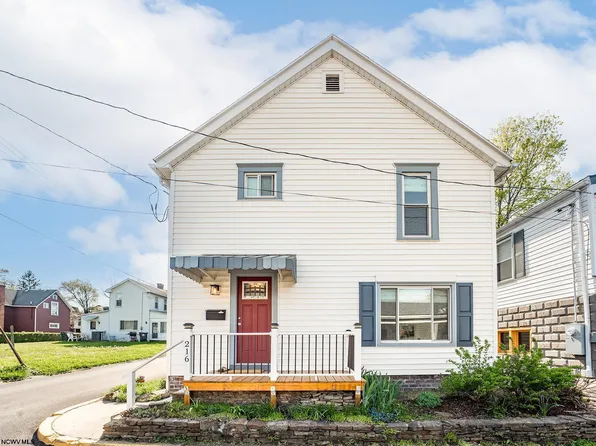 216 Reay Aly, Morgantown, WV 26501