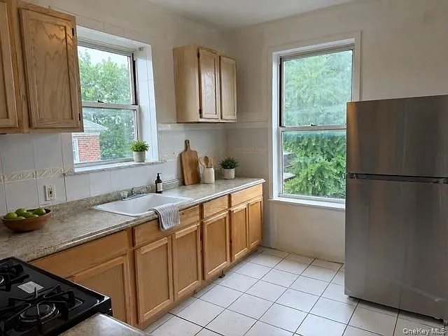 2 bed, 1.0 bath, 1035 sqft, $2,700 — Photo 2